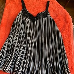 NWT Roz Black & white dressy tank
